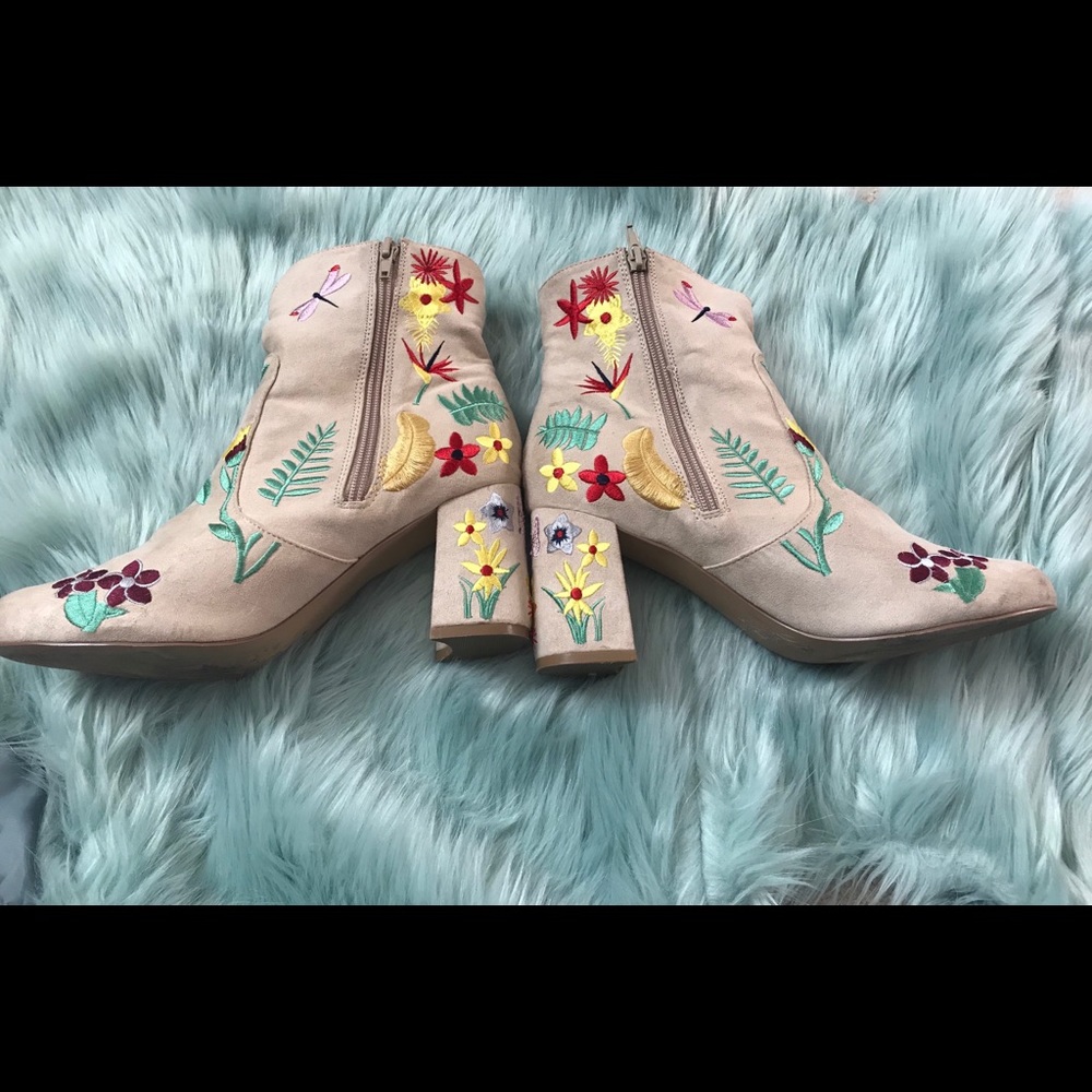 Western embroidered nude boots